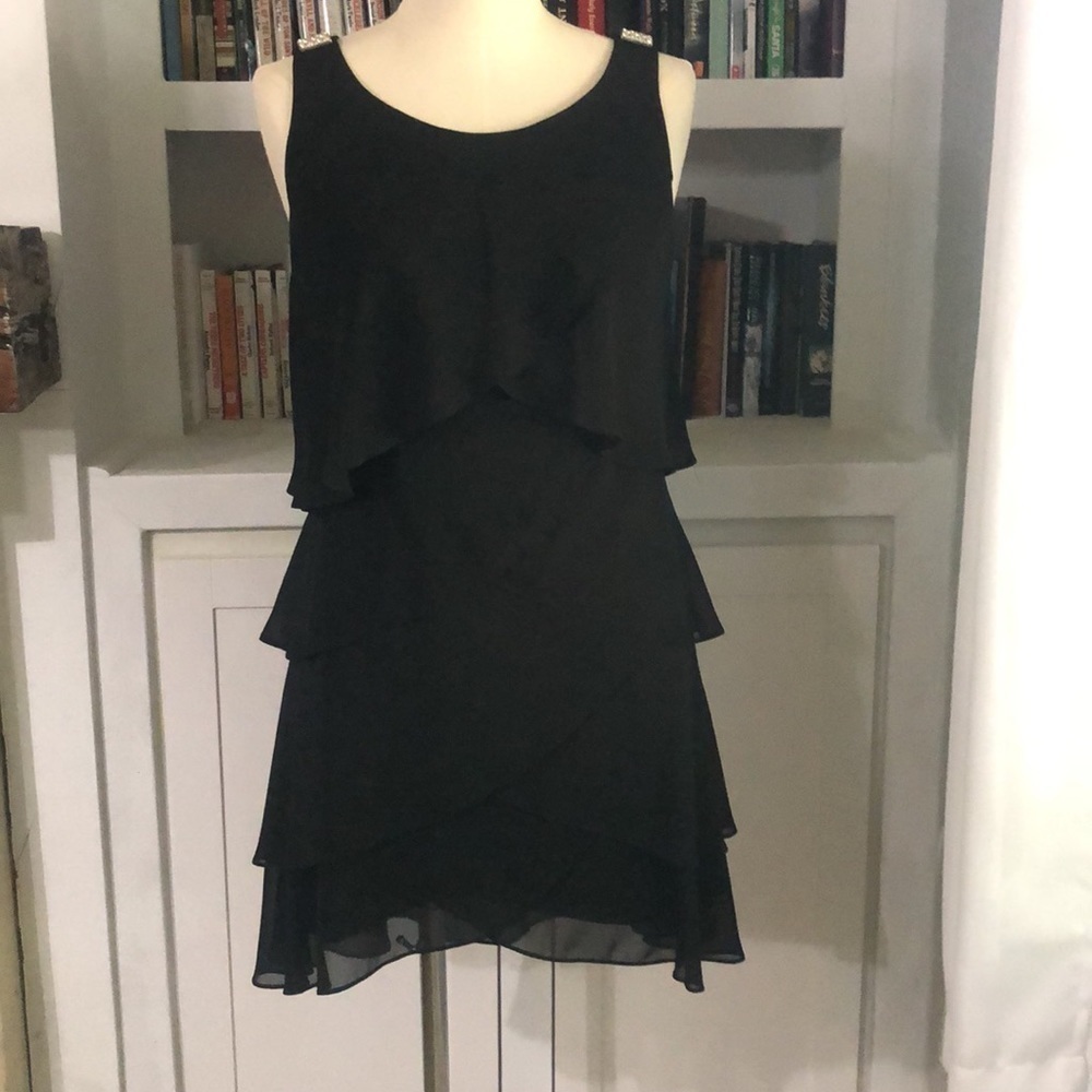 Slny size 6 black dress D144